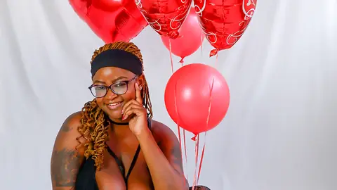 CuteBustyBabes