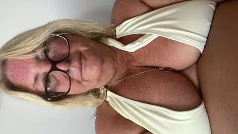 EnglishMoistCurvyChanel