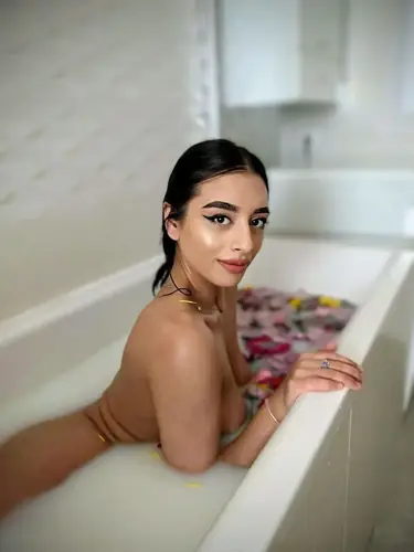 Lilith Capri - feet