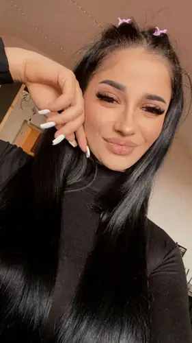 Selena Bee - squirt