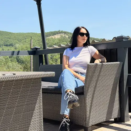 bethany - feet