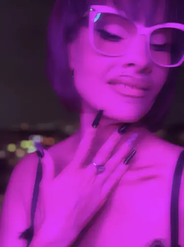 Wife_Melania - latina