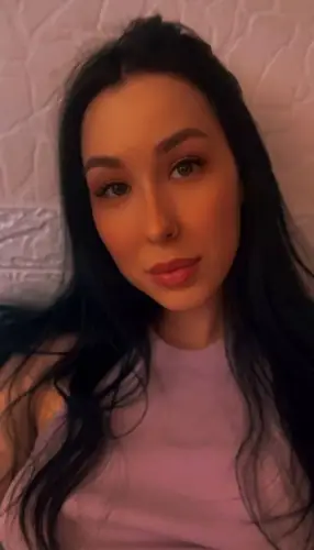 MiaVain - brunette