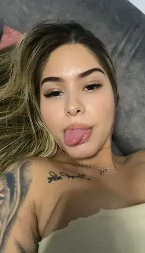 Megan Blossom - feet
