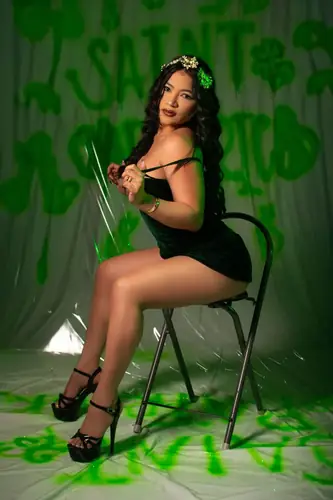 Kendal Foxx - latina